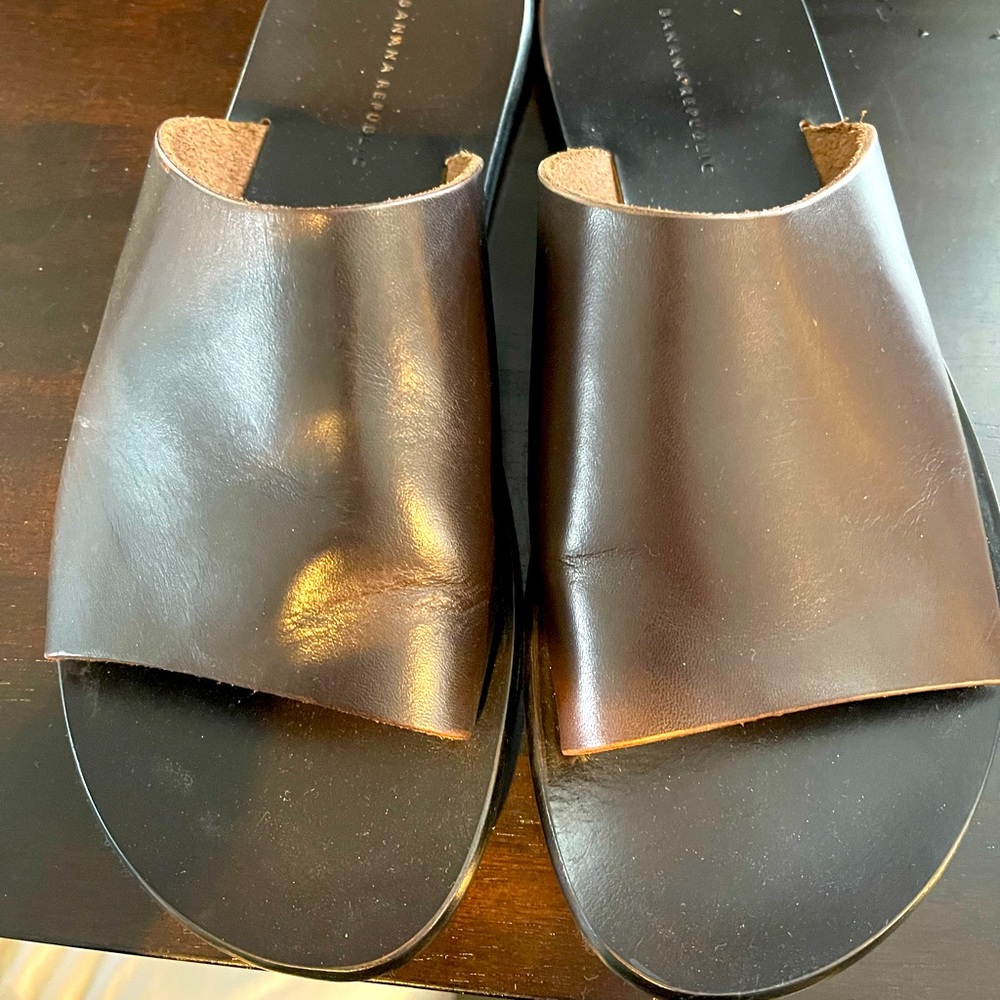 Banana republic mens Sandals size 9